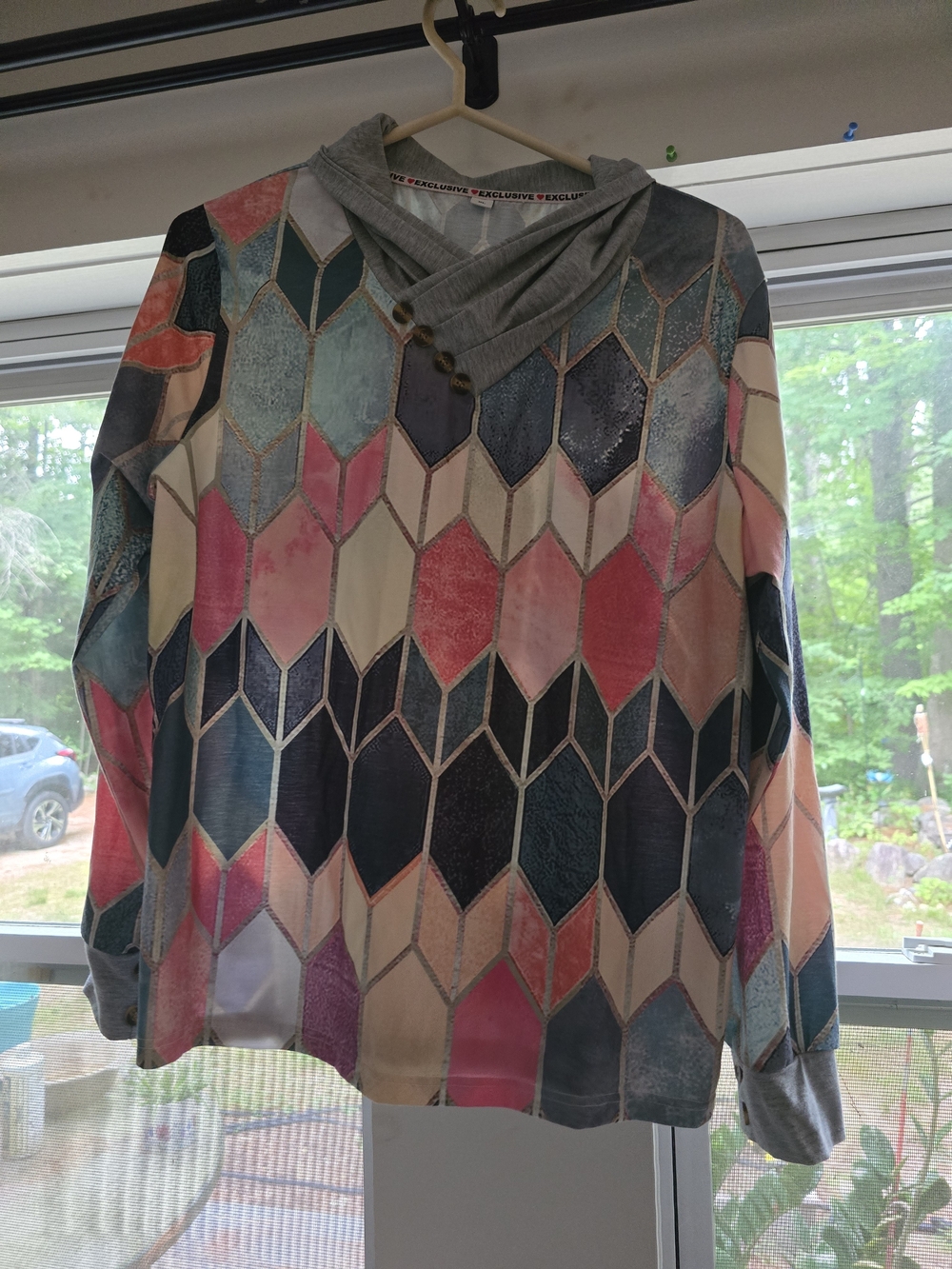 ExclusiveLMSM Multicolor Geometric Hoodie Top — Pink, Blue, Gray, Cream